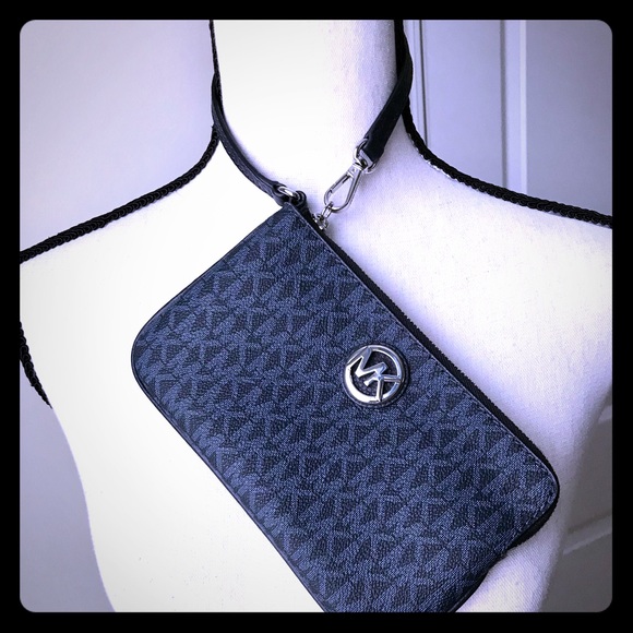 Michael Kors Handbags - Michael Kors navy clutch/wristlet